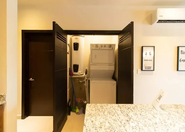 Holiday home Modern 3br 3 Queen Beds, 200mb, 2 Gyms & 6 Pools *