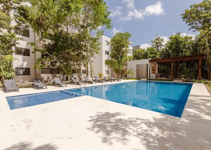 Casa de férias Modern 3br 3 Queen Beds, 200mb, 2 Gyms & 6 Pools