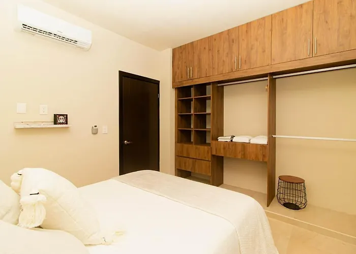 Casa de férias Modern 3br 3 Queen Beds, 200mb, 2 Gyms & 6 Pools *