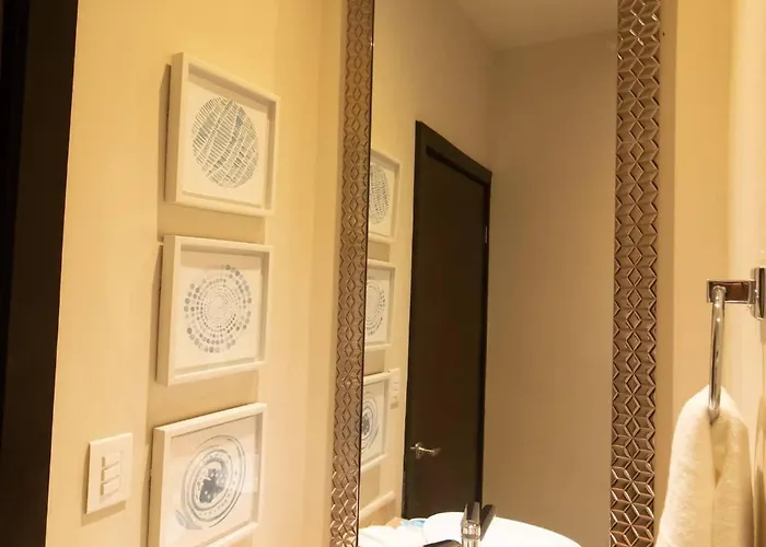 Modern 3br 3 Queen Beds, 200mb, 2 Gyms & 6 Pools Casa de férias
