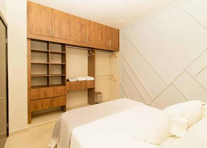 Casa de férias Modern 3br 3 Queen Beds, 200mb, 2 Gyms & 6 Pools